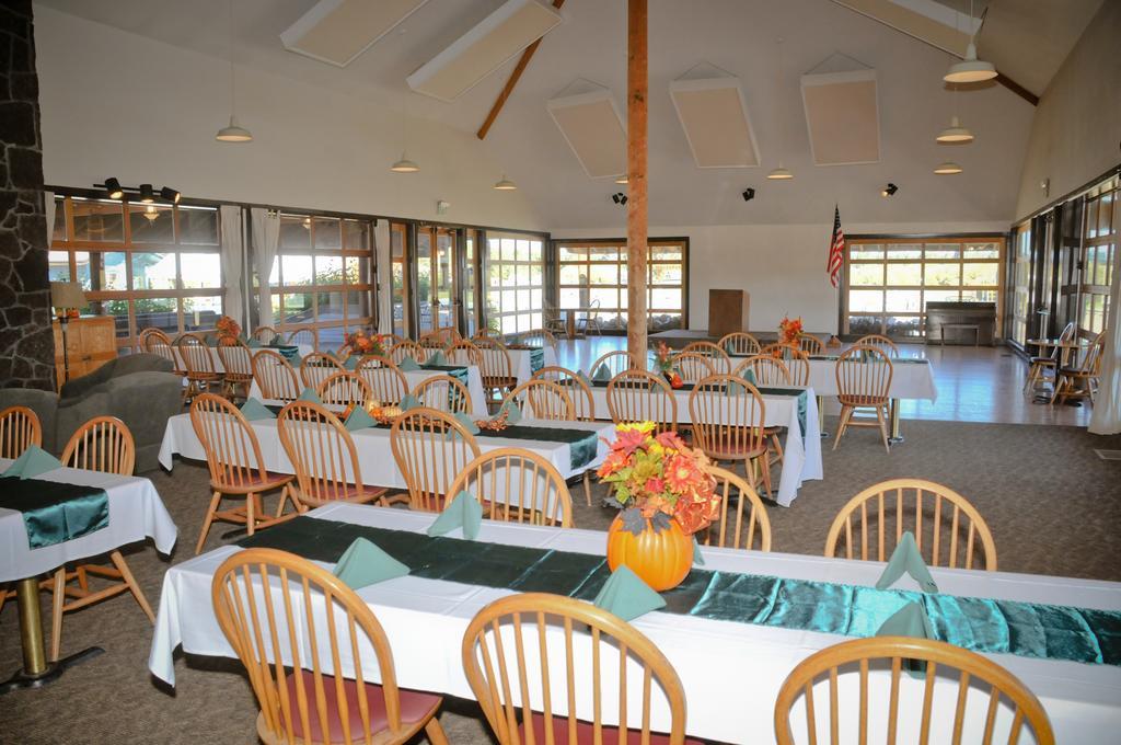 Bend-Sunriver Camping Resort Wheelchair Accessible Yurt 13 Екстериор снимка